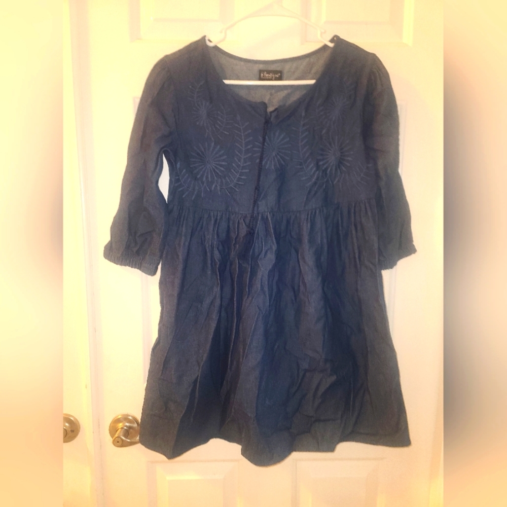 B. Boutique women's denim top small